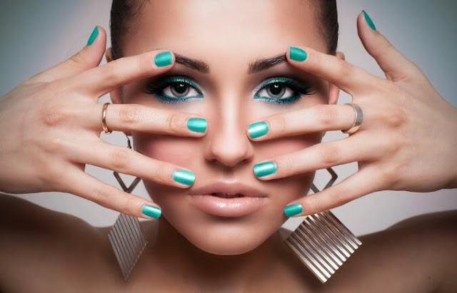 مناكير الفيروز الكريمي 