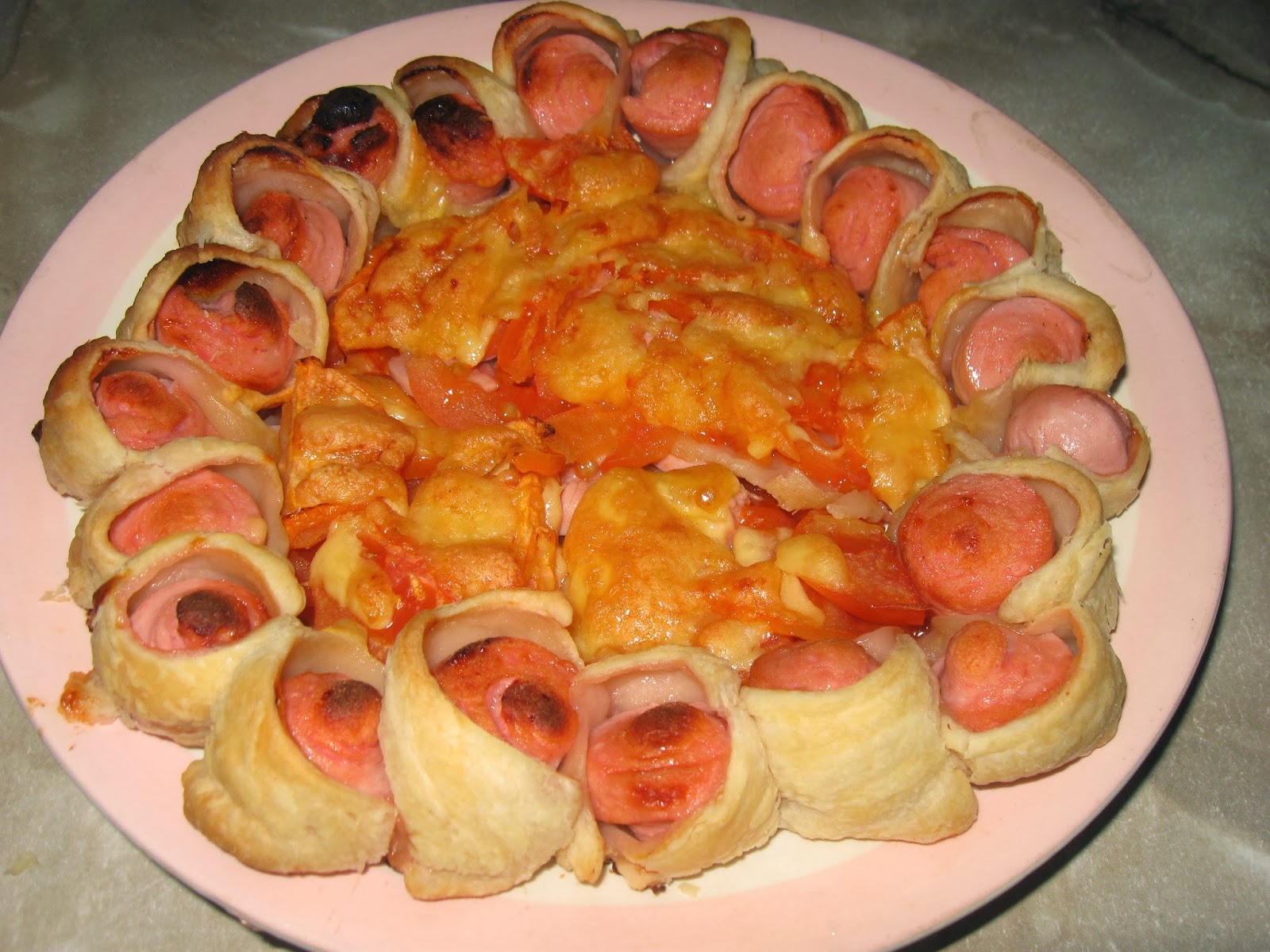 Пирог с сосисками