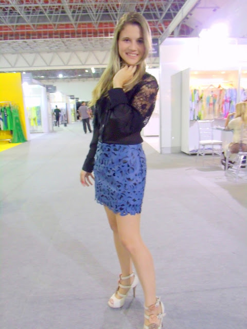 Look do dia - Minas Trend Preview - Carla Azeredo - Saia de Couro - Blusa Transparencia