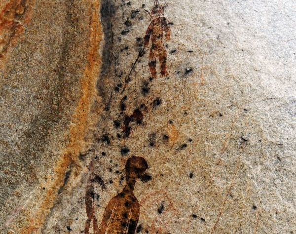 10 000 Year Old Rock Paintings Depicting Aliens And Ufos Found In