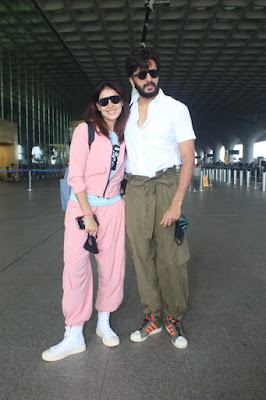 Lovely Couple Riteish Deshmukh and Genelia spotted at airport departure