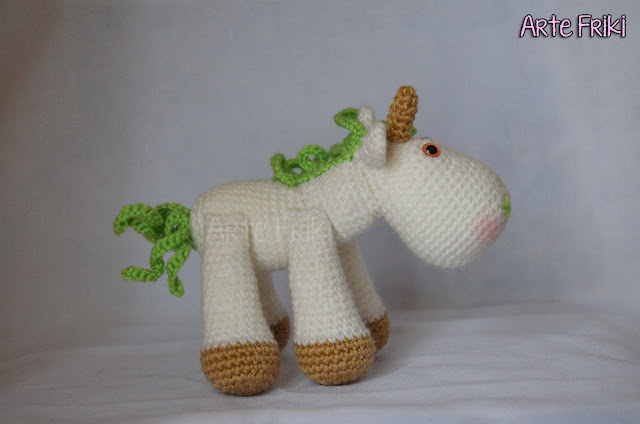 unicornio amigurumi muñeco peluche crochet ganchillo ser magico friki unicorn doll plushie handmade knitting magic fantasy fantasia