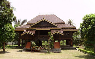 rumah adat lampung rumah tradisional Nuwo sesat lampung Gambar Rumah Adat Indonesia