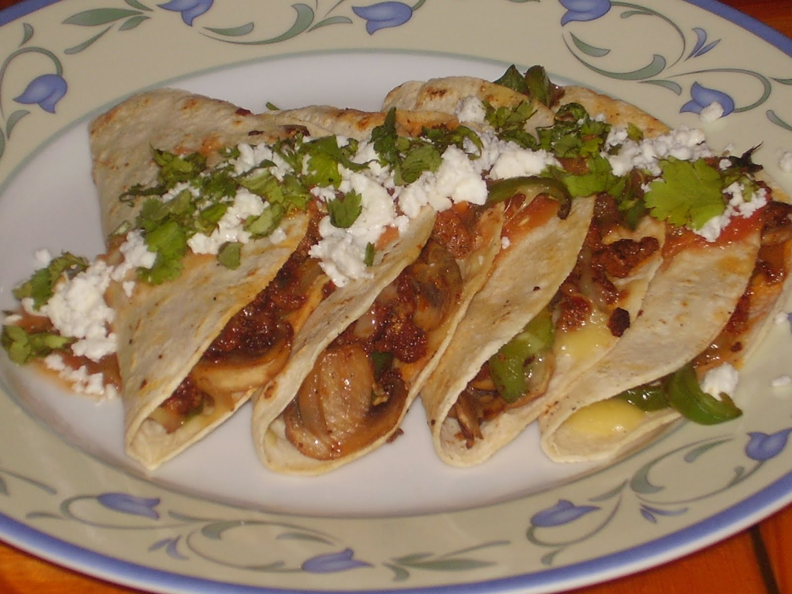 MY COOKING TIME Taquitos de poblano, champiñones y chorizo