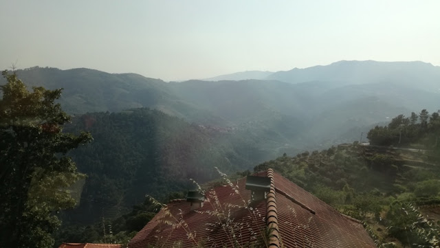Vista sobre o Vale onde se encontra a praia fluvial Vista sobre o Vale onde se encontra a praia fluvial