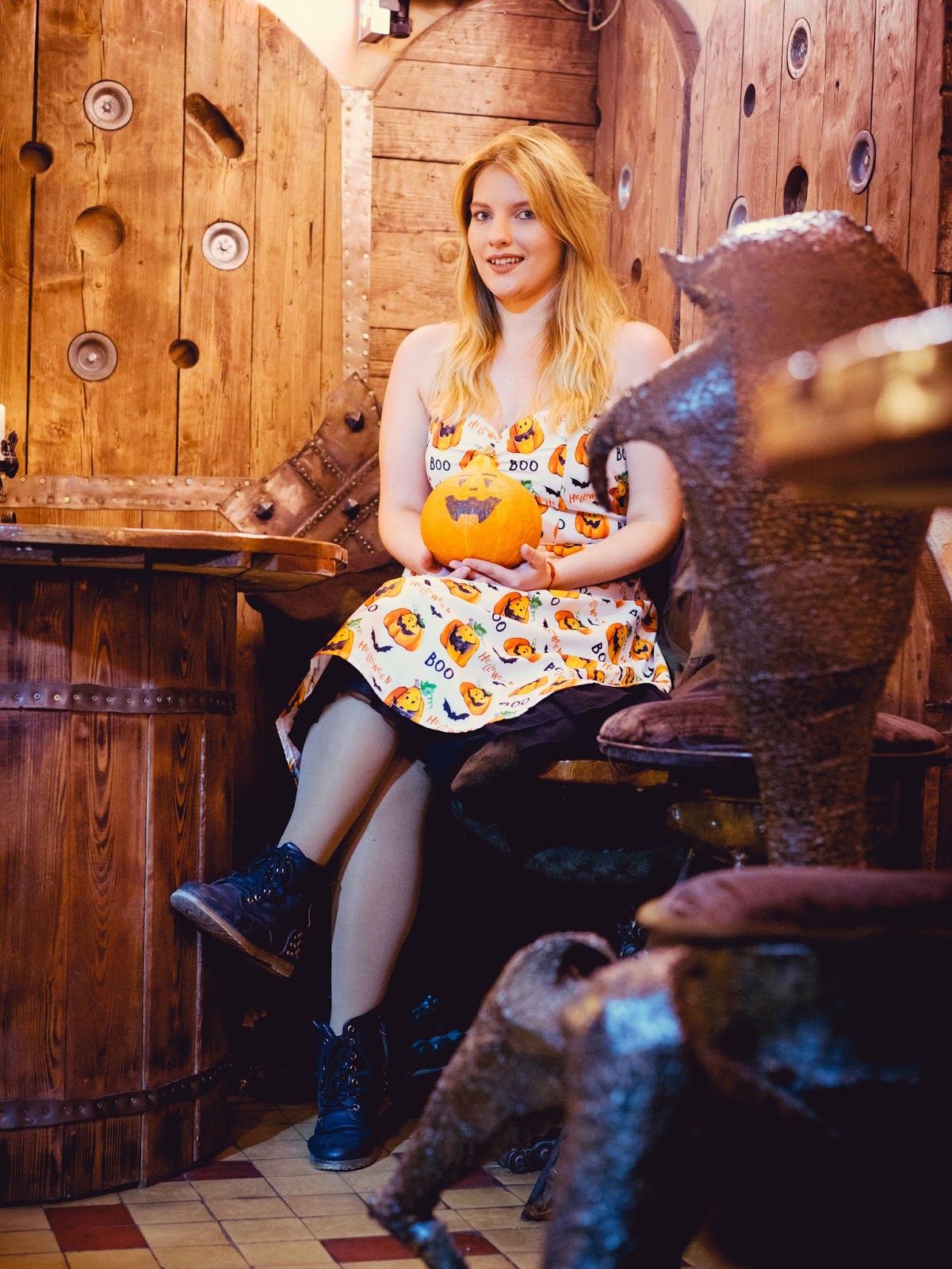 1 dresslilly Halter Pumpkin Print Vintage Dress halloween pumpkins surindustrialle melodlaniella look of the day cosplay style fashion moda na halloween w co sie przebrac kawiarnie w lodzi