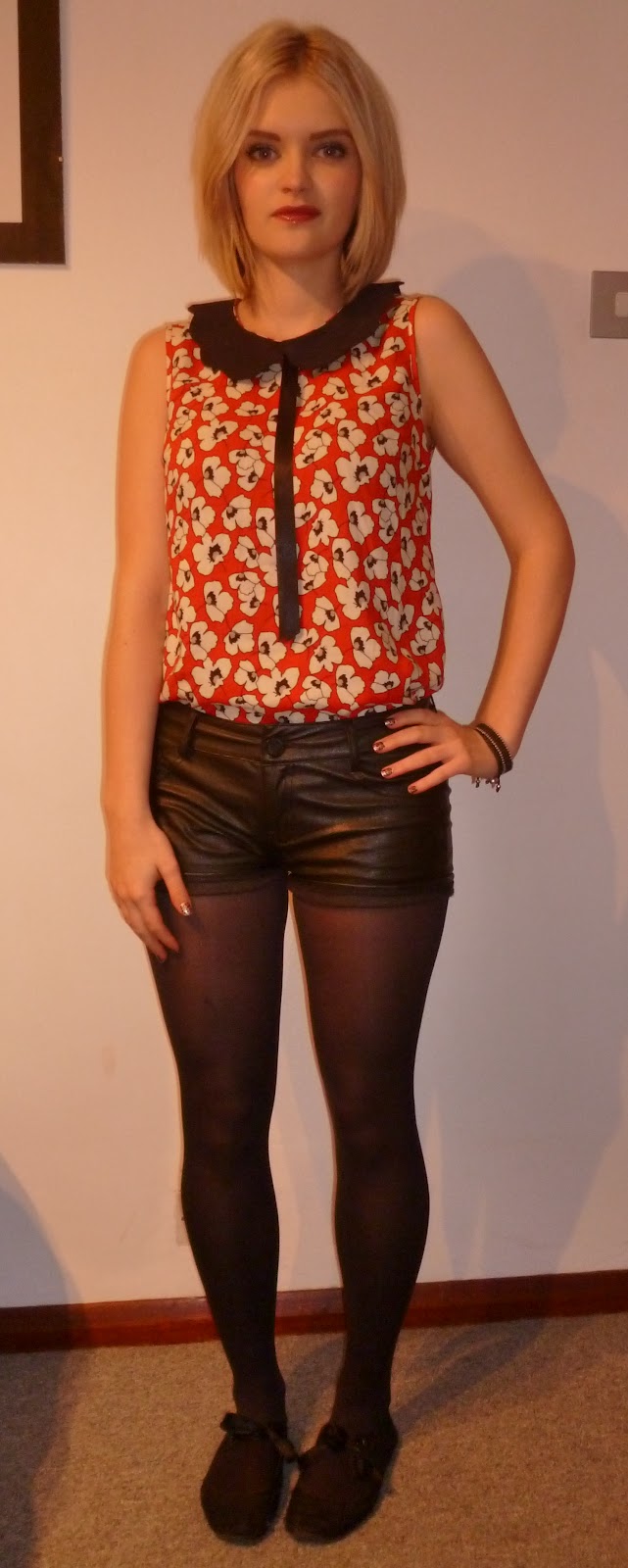 Meg's Boutique: OOTD- Leather hotpants and Peter Pan