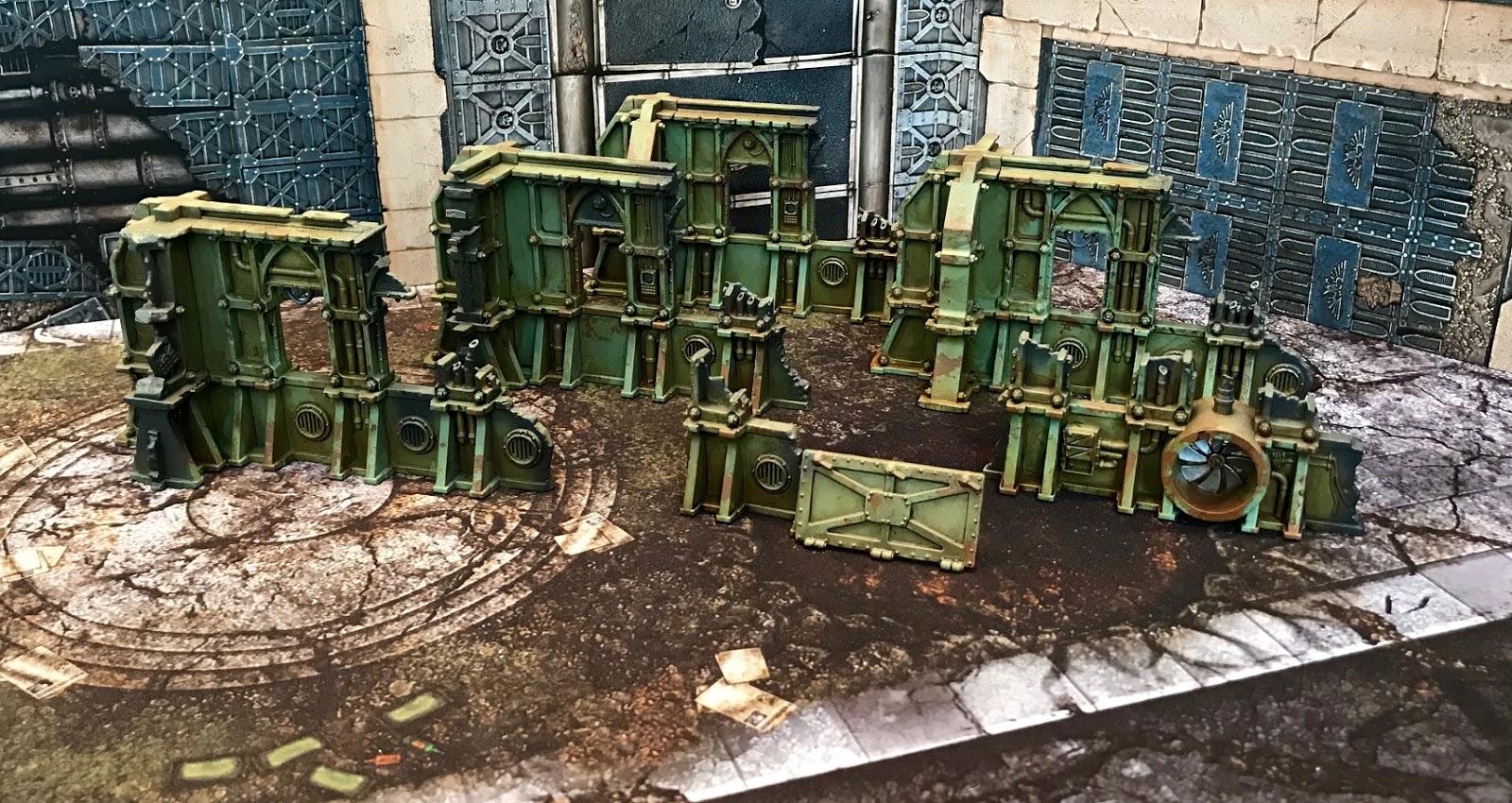 Kevin's Miniatures & Hobby Table: 40K Terrain Bits and Pieces
