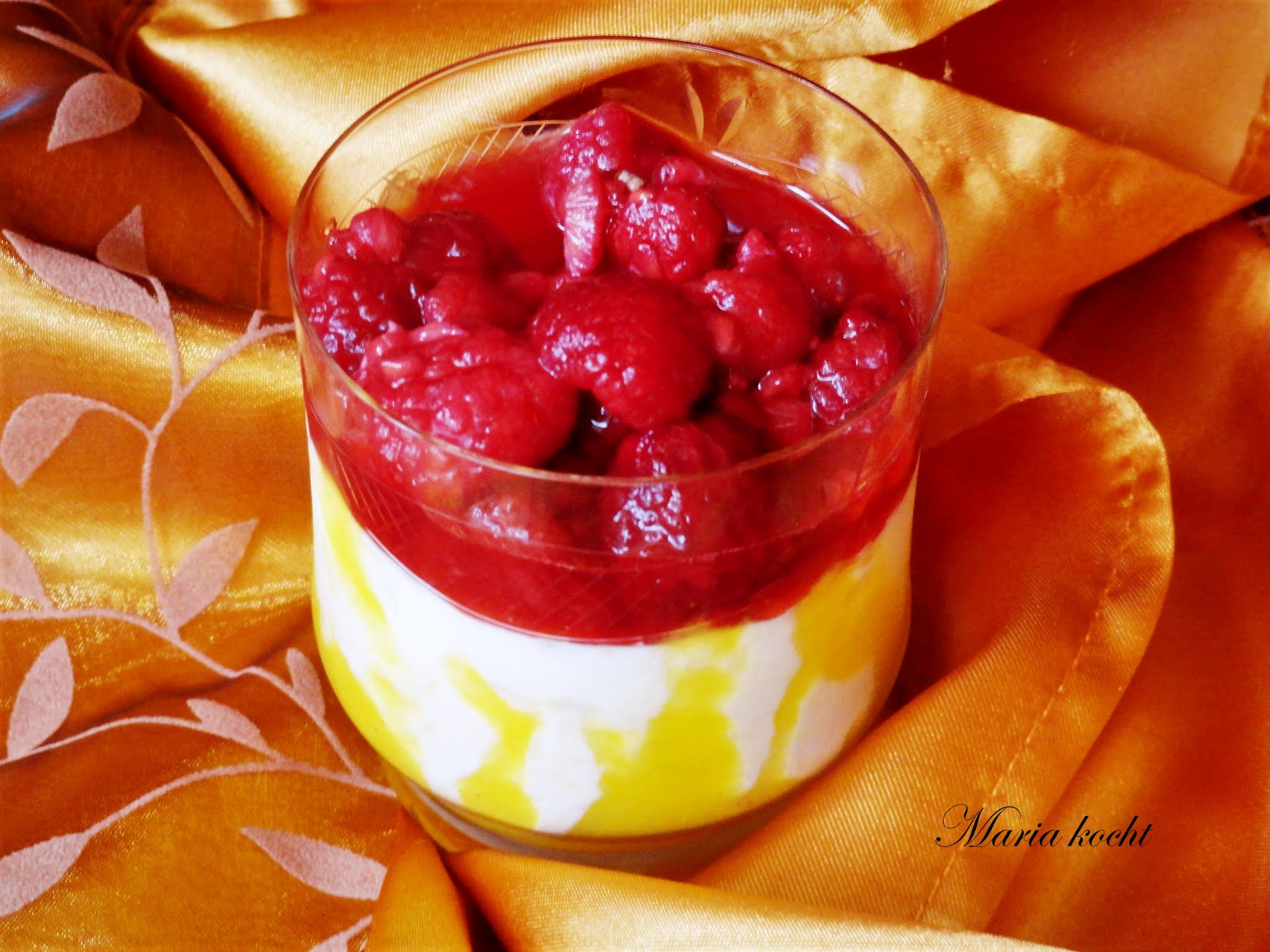Maria kocht: Aprikosen-Joghurt-Mousse mit Himbeeren / Barackos joghurt ...
