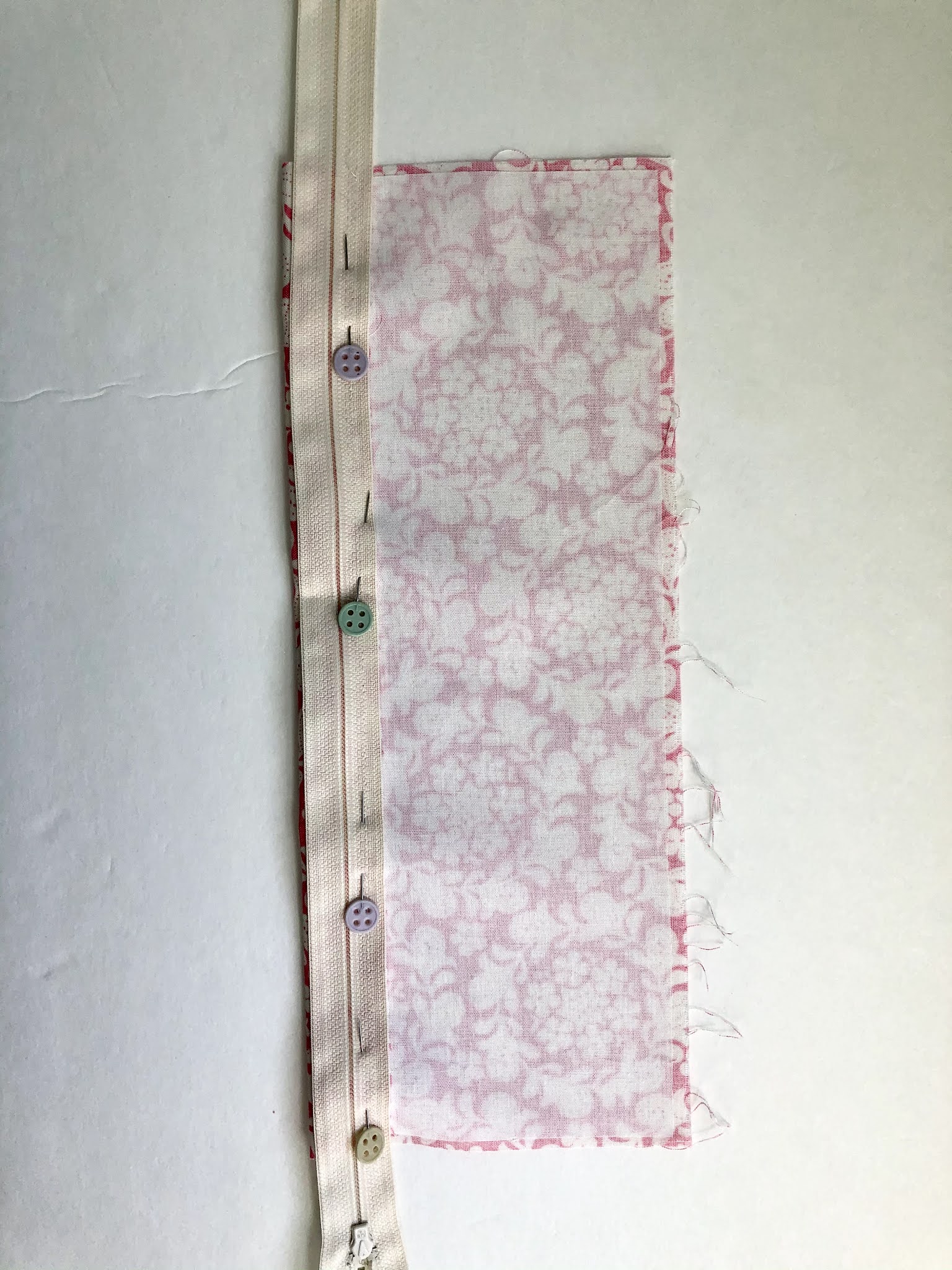 Miss Andrea Quilts Tutorial Pillow with Lapped Zipper Closure and Machine Binding