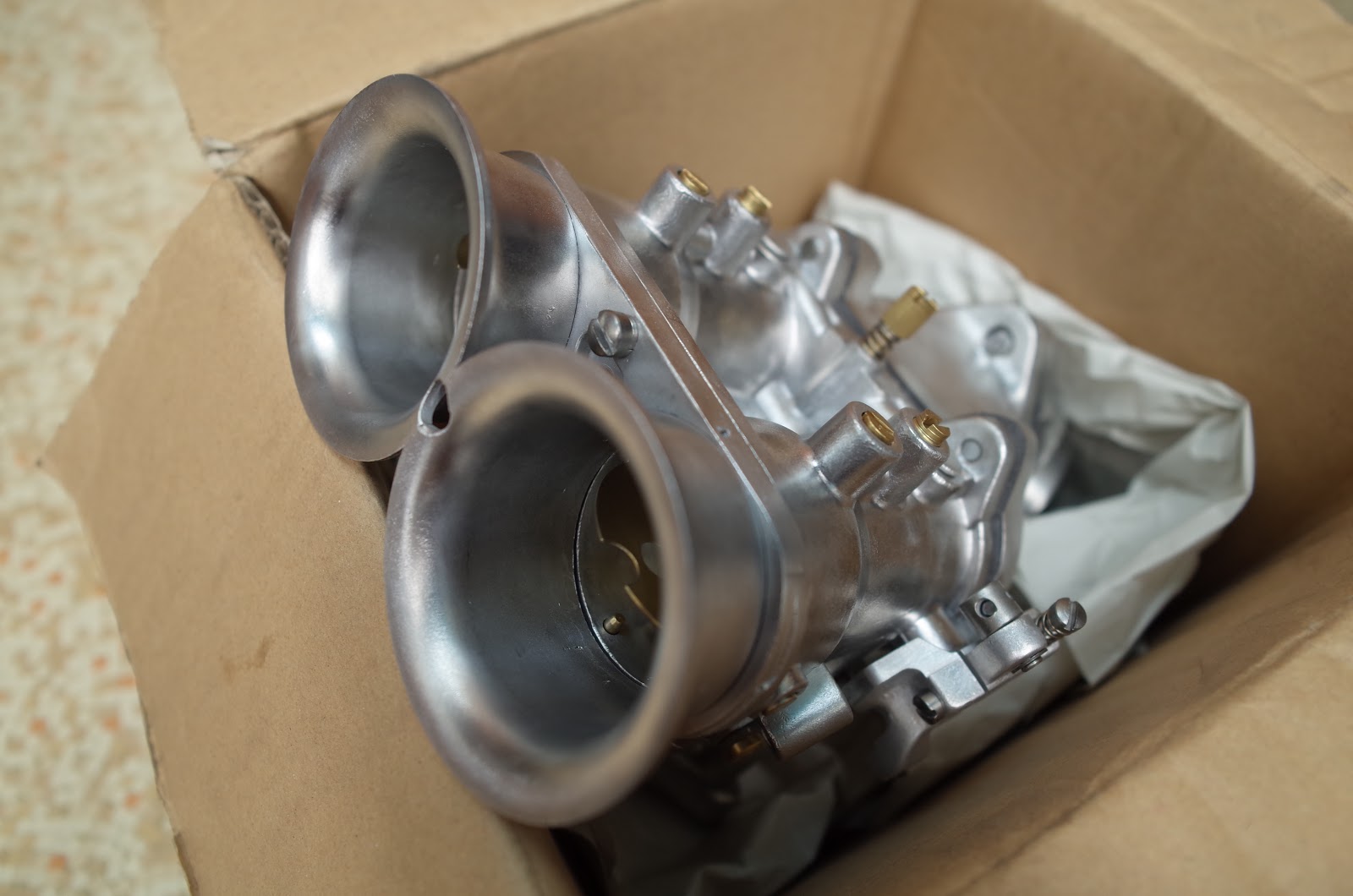 AIM BARBER SHOP 1/15 S&S TWOTHROAT CARBURETOR