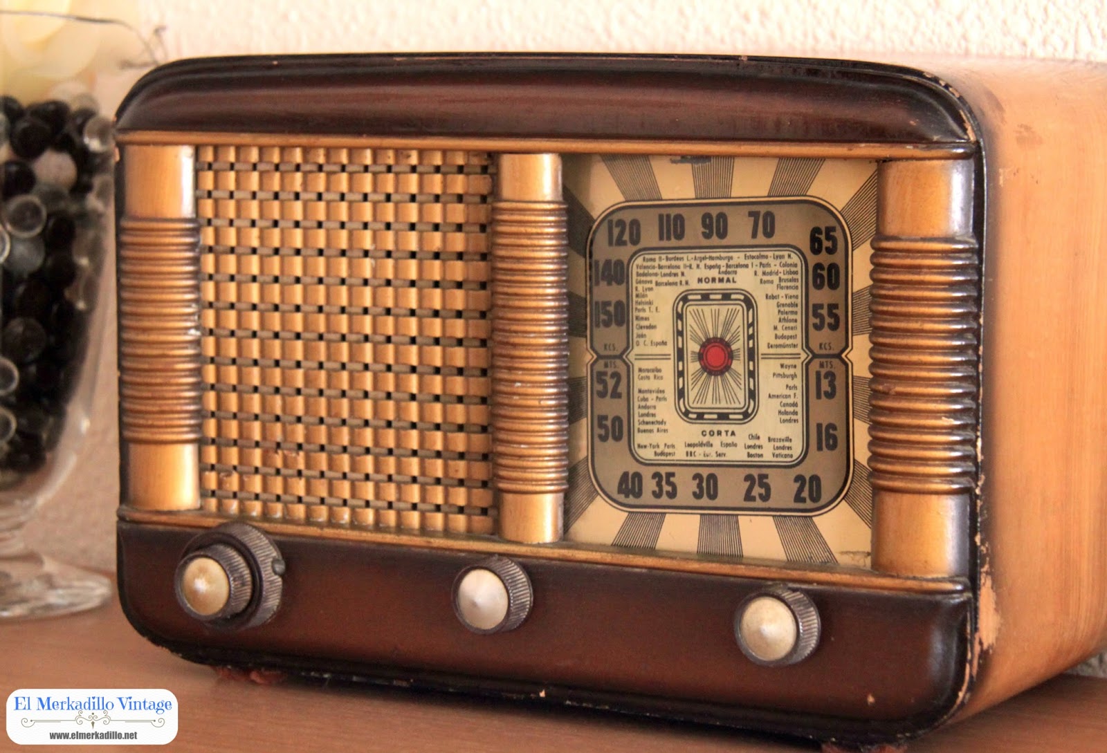 Radio antigua de válvulas (Ref. 1766) El Merkadillo Vintage