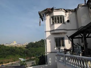 indah.com: Rumah Tengku Adnan Mansor terbakar