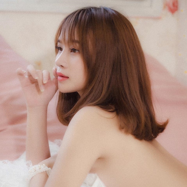 Lyly Sury lộ ảnh nóng
