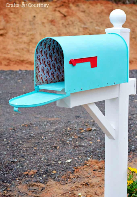 How to Decorate Inside of Mailbox