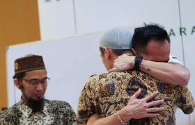 Koh Hanny Ikut Terharu Menyaksikan Freddy Siauw Masuk Islam