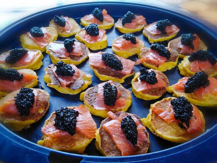 Blinis de maïs saumon fumé et oeufs de lumps