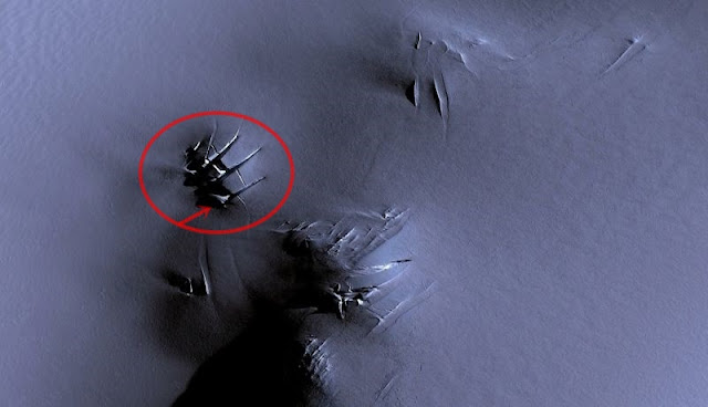 Unknown spacecraft and ancient triangle UFO discovered in Antarctica  Antarctica-crashed-ufo-space%2Bshuttle%2B%25284%2529