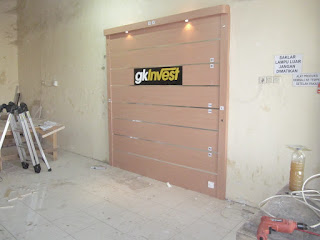 Desain Interior Semarang - Backdrop Dinding Kantor dengan Huruf Timbul MDF - Knockdown System