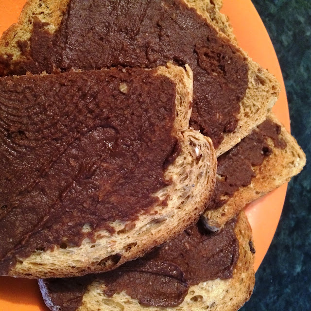 Chocolate Hummus How to make a healthy alternative to chocolate spread from chickpeas