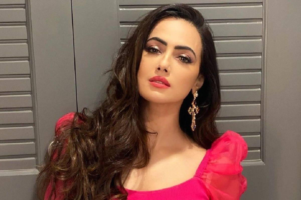 Sana Khan Ke Baare Mai