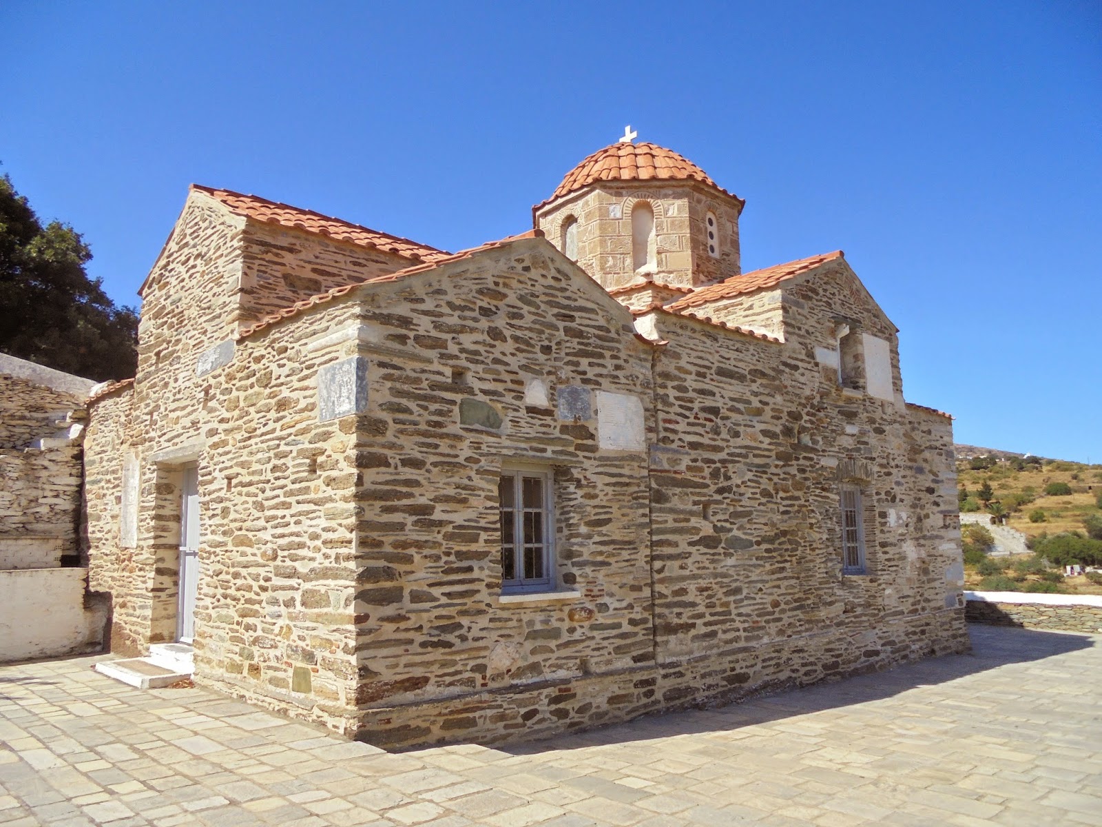 ο βυζαντινός ναός του Ταξιάρχη Μελίδας στην Άνδρο