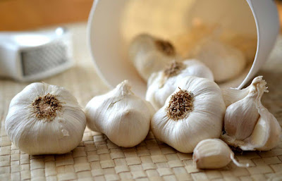 10 أغذية مدهشة غنية بالكولاجين Garlics