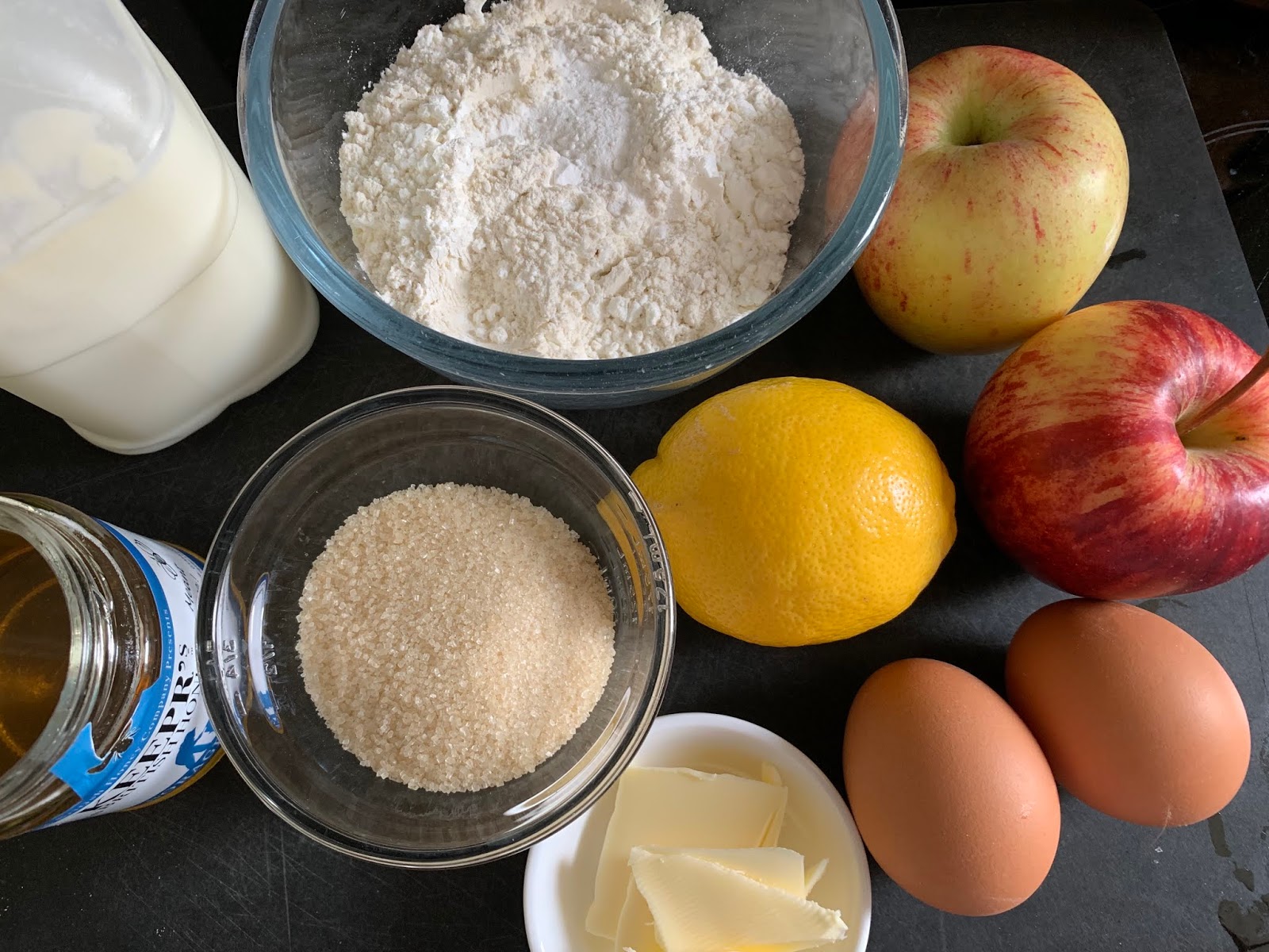 mani in pasta Torta di mele in padella Fryingpan Apple Cake