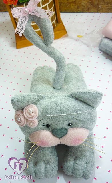 title="gatinho em feltro" alt="gatinho gato em feltro"