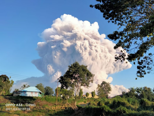 Status Gunung Sinabung Dilevel III Siaga, Meski KepulaN Wedus Gembel Membumbung Tinggi