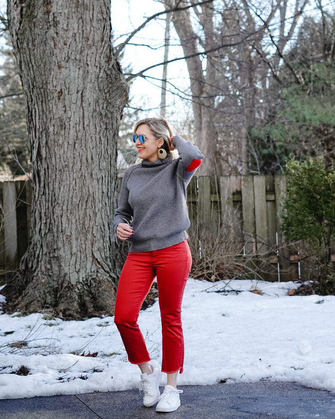 casual red jeans outfit