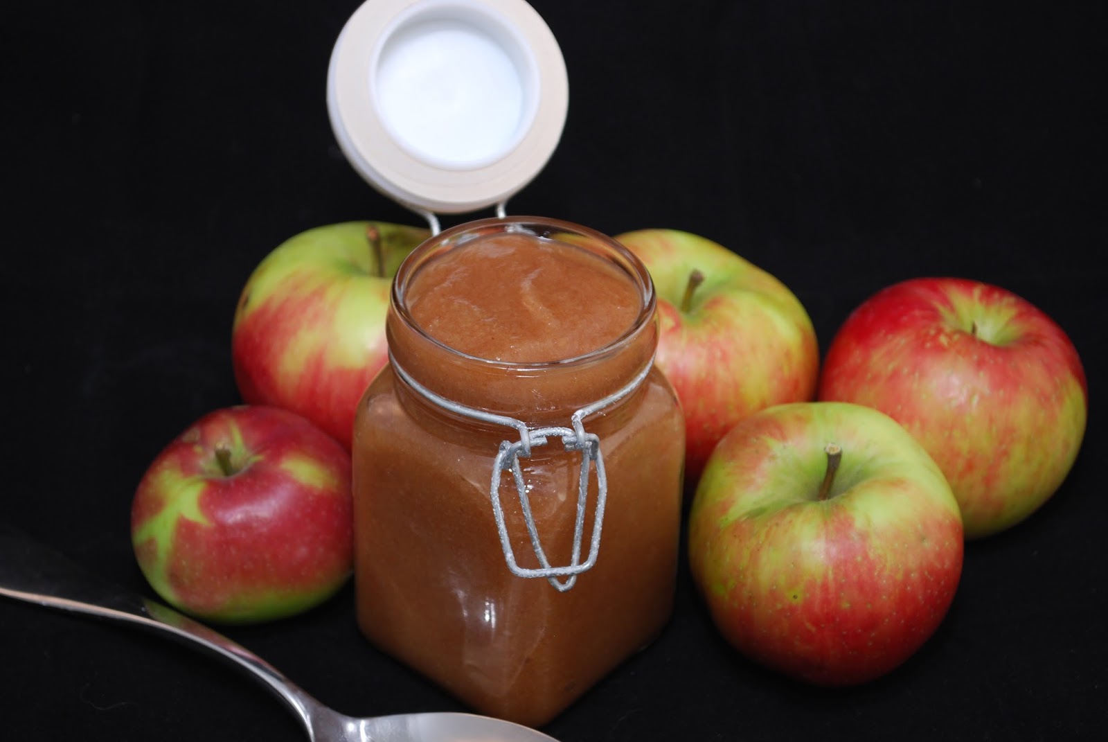 Fil et fouet Compote de pommes et dattes