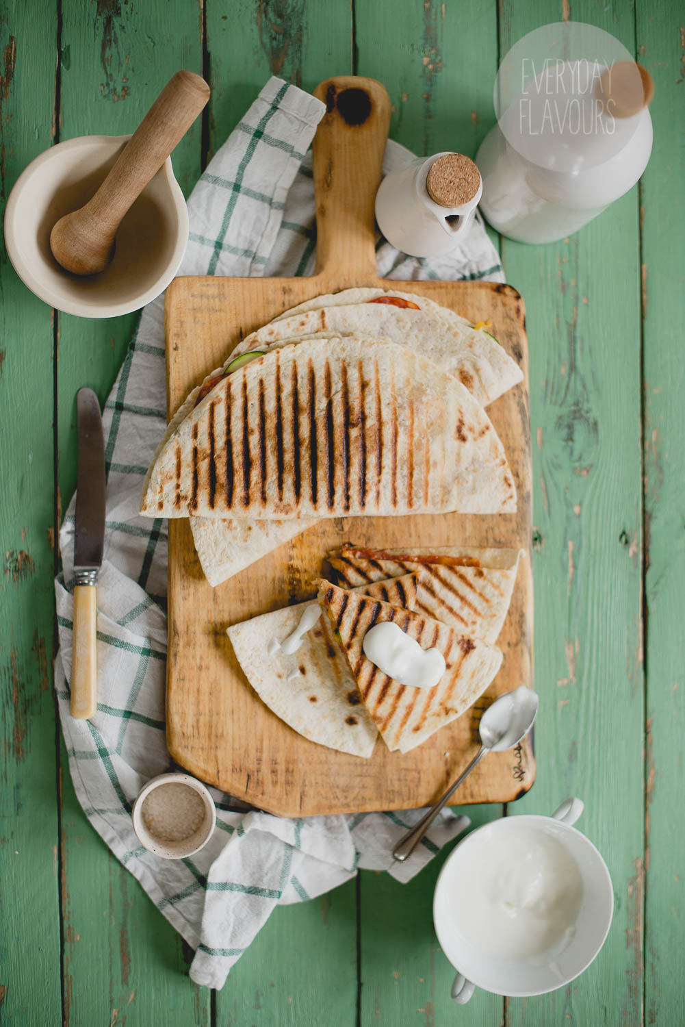 EVERYDAY FLAVOURS QUESADILLAS Z CHORIZO, CUKINIĄ I CHEDDAREM.