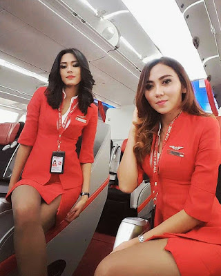 Flight Attendance Cabin Crew Pramugari cewek manis dan seksi imut