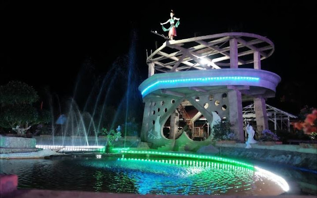 Pengelola BUMDESA Taman Asmara Kangkangi Peraturan Pemerintah Terkait UU Desa Banyuasin - majalahglobal.com: Berdasarkan Undang-Undang (UU) Nomor 6 tahun 2014 tentang Desa, fungsi Bumdes. Sebagai lembaga yang bertujuan meningkatkan kesejahteraan masyarakat desa dengan melalui pengelolaan potensi desa sesuai dengan kebutuhan masyarakat, atau dengan kata lain sebagai salah satu sumber kegiatan ekonomi desa. Serta sebagai lembaga sosial yang harus berpihak kepada kepentingan masyarakat dengan melalui kontribusinya dalam penyediaan pelayanan sosial Serta membuka ruang lebih luas kepada masyarakat desa untuk meningkatkan penghasilan, dengan kata lain membuka lapangan pekerjaan dan mengurangi pengangguran di desa, meningkatkan pendapatan, meningkatkan perekonomian masyarakat desa. mengoptimalkan potensi sumber daya alam untuk kebutuhan masyarakat Serta menjadi alat pemerataan dan pertumbuhan ekonomi desa. Sangat berbanding terbalik dengan Apa yang ada di desa Sumber mulya, Selain sebagai salah satu upaya meningkatkan pendapatan desa. Pendapatan BUMDESA Taman Asmara diduga dimiliki pribadi oleh pengelola, di perparah lagi pengelola sengaja menggunakan pegawai dari warga luar desa sebagai sebagai karyawan tanpa mengambil pekerja dari desa tersebut Saat di hubungi melalui sambungan WhatsApp kepala desa Sumber mulya. Sujito (04/08) mengatakan pihaknya sengaja belum mengambil pemasukan dari BUMDESA yang telah berjalan hampir 1,5 tahun, dengan alasan masih banyak dana yang di perlukan untuk memenuhi sarana dan prasarana pelengkap di Areal Taman Asmara yang masih kurang