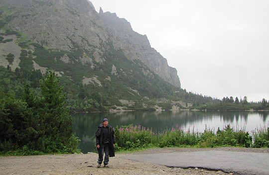 Nad Popradzkim Stawem (słow. Popradské pleso).