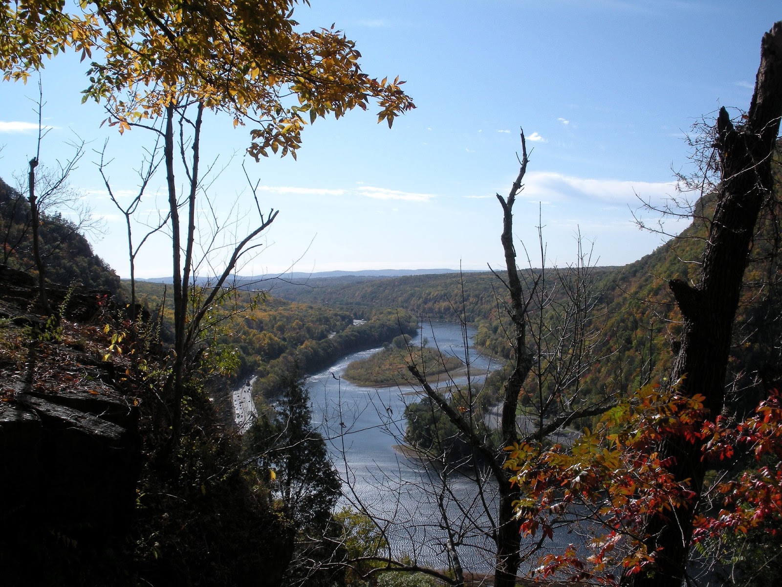 Hiking New Jersey Mount Tammany in the Delaware Water Gap National