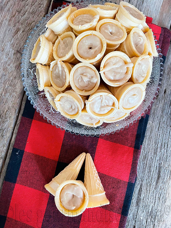 AU SUCRE À LA CRÈME À L'ÉRABLE