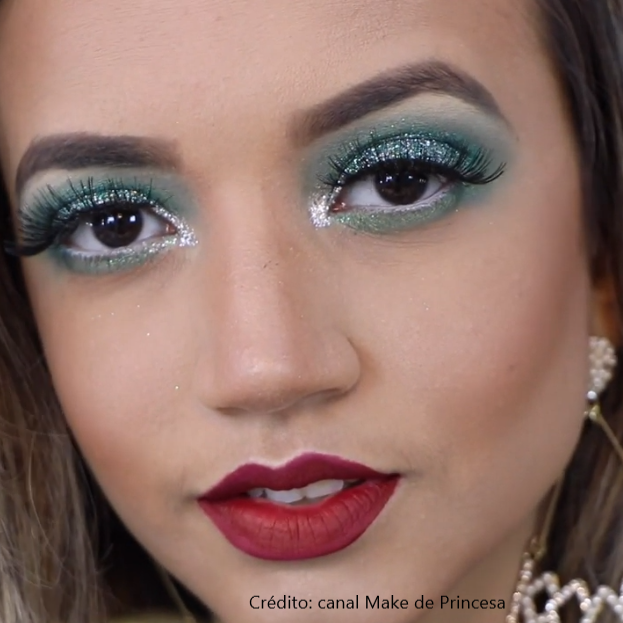 MAQUIAGEM COM GLITTER ESTÁ COM TUDO