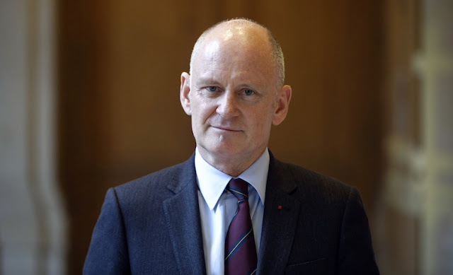 Affaire Christophe Girard : le parquet de Paris ouvre une enquête pour «viol par personne ayant autorité»