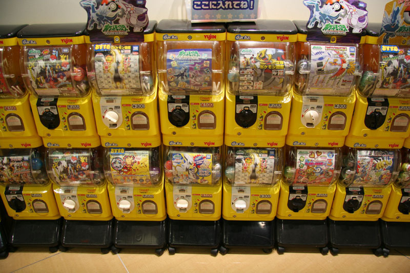 Покемон магазин. Магазин покемонов. Магазин покемонов в Японии. Торговый центр Пикачу. Покемон центр в Японии.
