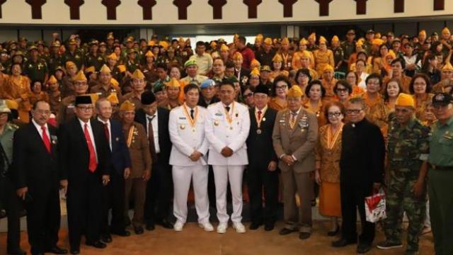  Bacakan Teks Proklamasi, Ketua DPRD Sulut Menerima Bintang Penghargaan LVRI Di HUT ke-73 RI