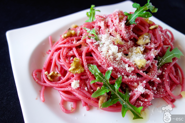 Espaguetis con pesto rojo de remolacha | Receta vegetariana