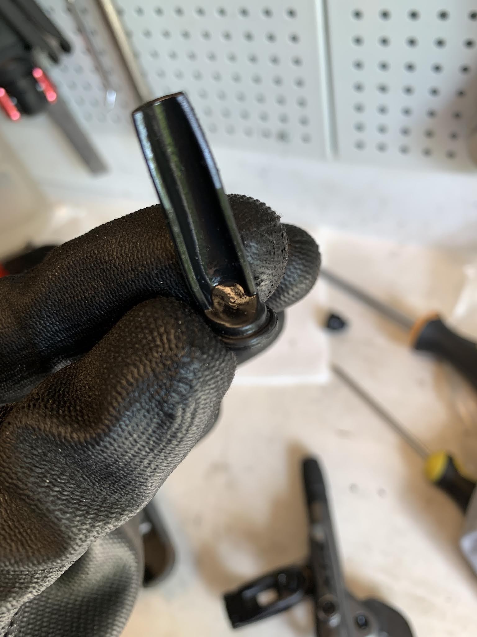 Stratford on Avon ethiek Shilling Fixing Shimano XT/XTR M8100/M9100 leak from master cylinder end cap