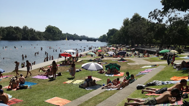 Veraneantes na praia fluvial do Faial maioria jovens Veraneantes na praia fluvial do Faial maioria jovens