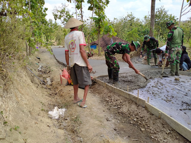 Keterbatasan Fisik Tak Mengurangi semangat Sumarno turut dalam pengecor Jalan Keterbatasan Fisik Tak Mengurangi semangat Sumarno turut dalam pengecor Jalan