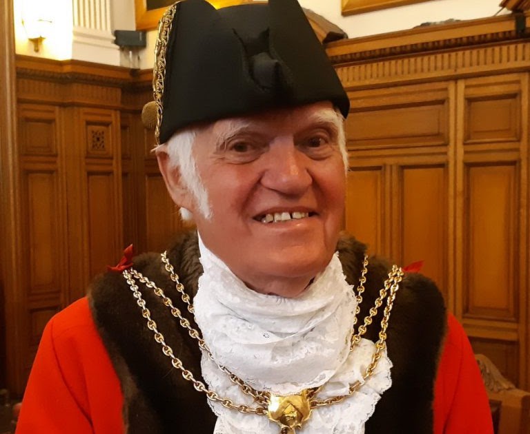 Grimsby News DID HE JUMP OR WAS HE PUSHED? MYSTERY OVER ABRUPT