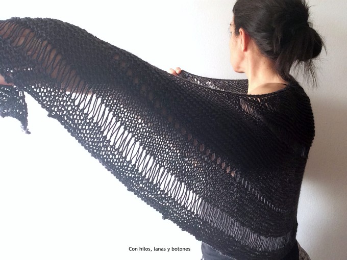 Con hilos, lanas y botones: Storm Shawl