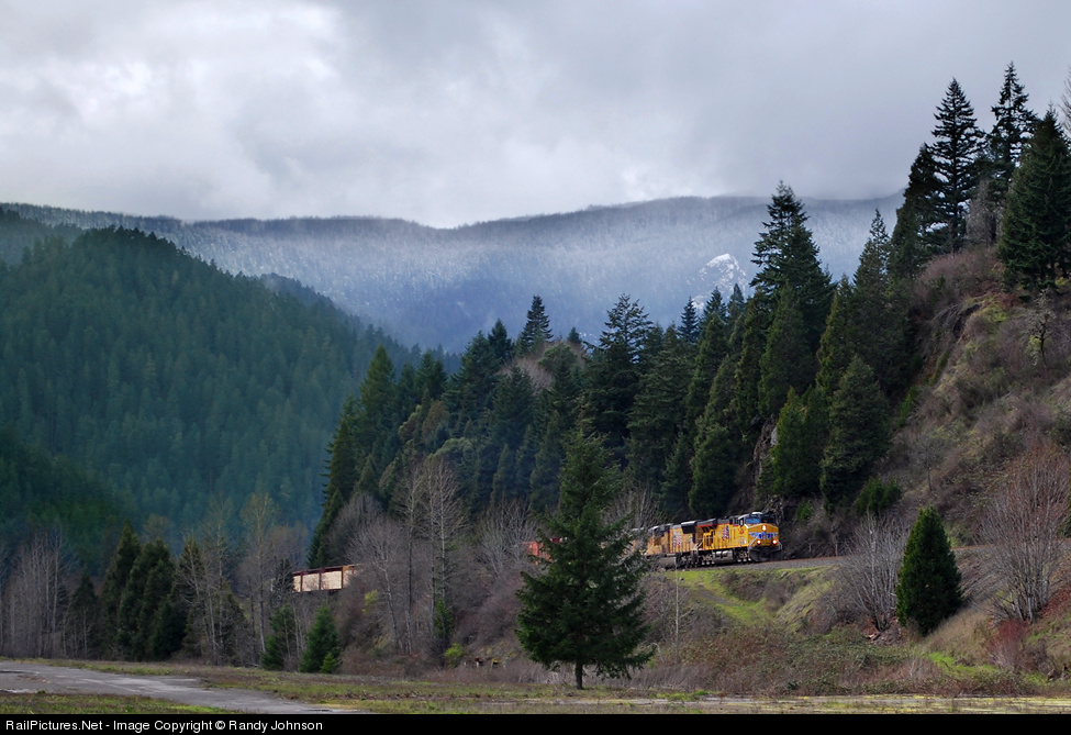 The Cascade Subdivision in HO Scale Westfir Scenery Base Vegetation