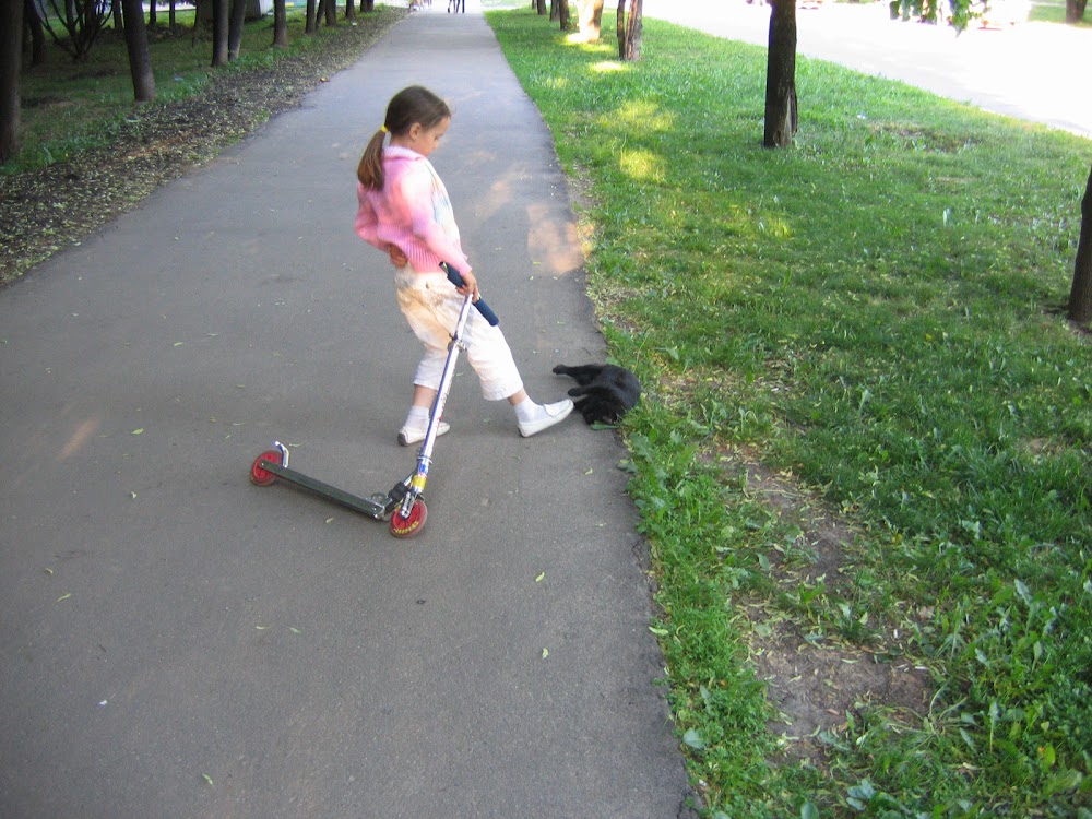 Девочка и труп — 3 июня 2007 г., 20:34, public domain/СС0